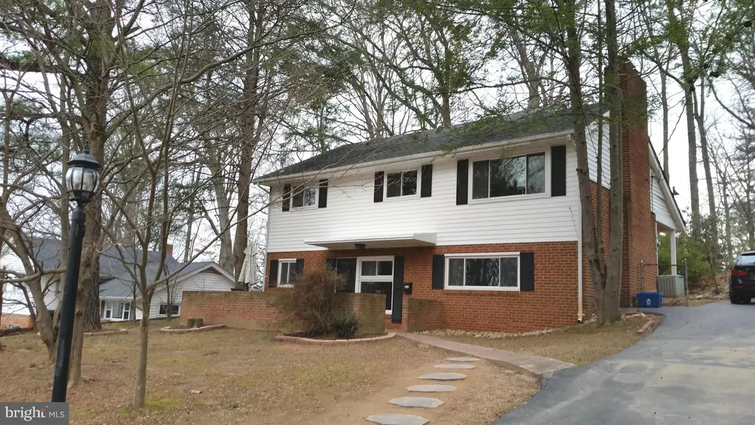 10820 WOODLAND DR, Fairfax, VA 22030