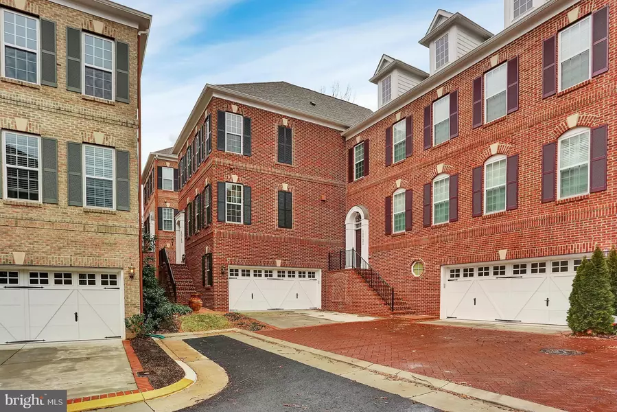 10719 CAMERON GLEN DR, Fairfax, VA 22030