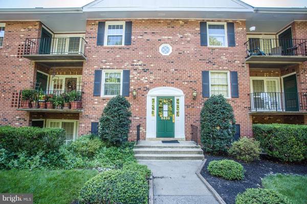 3830 LYNDHURST DR #303, Fairfax, VA 22031