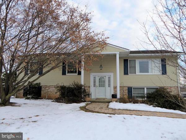 8114 SCENIC DR, Shippensburg, PA 17257