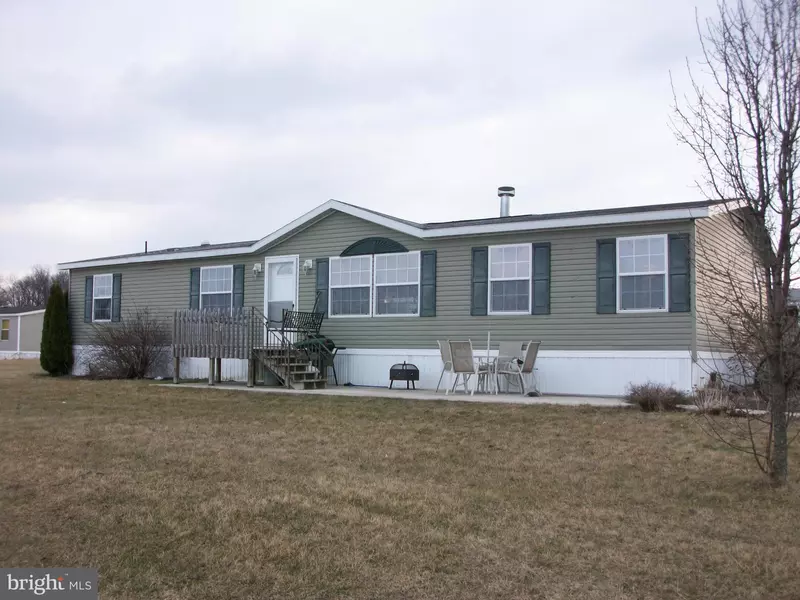 12 MAIZEFIELD DR, Shippensburg, PA 17257