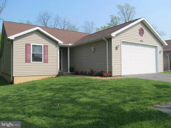 1067 KUNKLE DR, Chambersburg, PA 17202