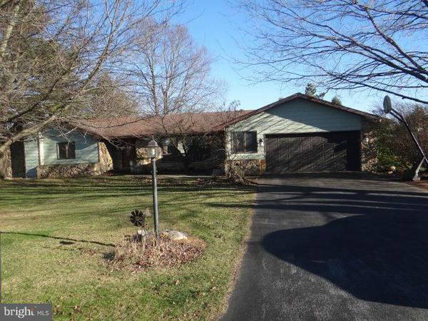 450 LARKSPUR LN, Chambersburg, PA 17202