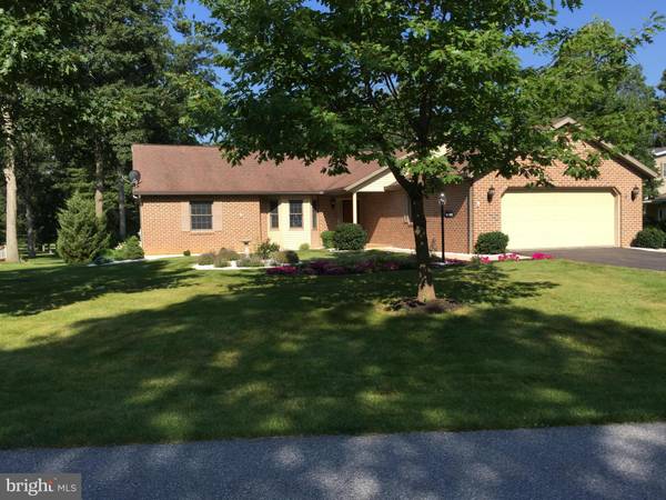 6832 FAIRWAY DR E, Fayetteville, PA 17222