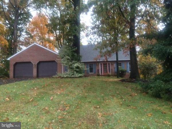 6147 GREENBRIAR LN, Fayetteville, PA 17222