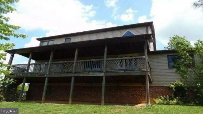 Moorefield, WV 26836,112 RED OAK LN