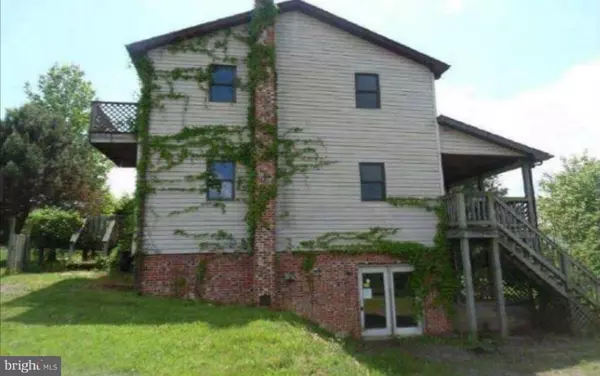 Moorefield, WV 26836,112 RED OAK LN