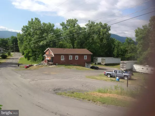 Moorefield, WV 26836,100 CEDAR LN