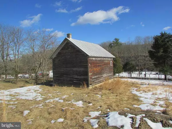 Moorefield, WV 26836,52 TROUGH ROAD