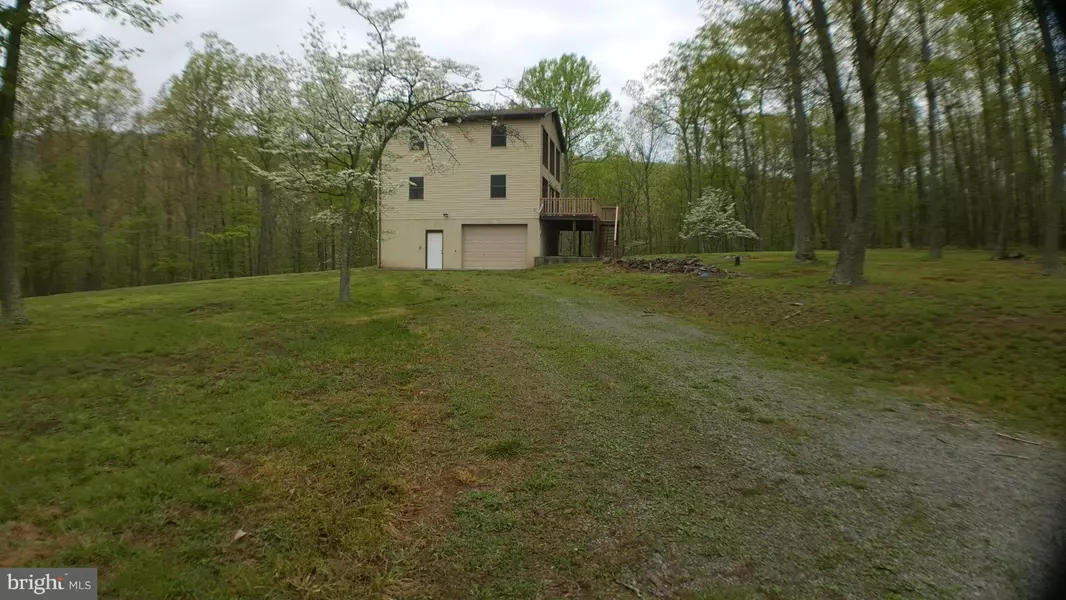 13 WHISPERING PINES RD, Slanesville, WV 25444