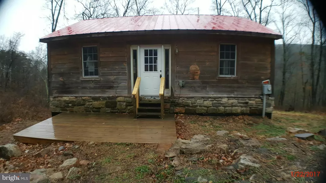 240 CHARLIE RIDGE DR, Paw Paw, WV 25434