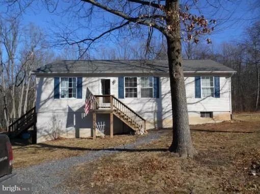 8 PLACE DR, Paw Paw, WV 25434