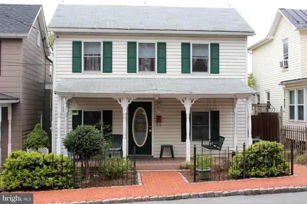 308 CONGRESS ST E, Charles Town, WV 25414