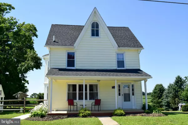 82 MAIN ST W, Fawn Grove, PA 17321