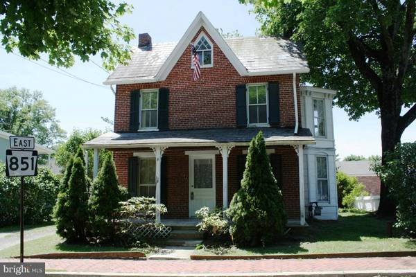 6 COLLEGE AVE, Stewartstown, PA 17363