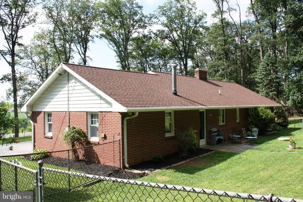 1703 WINDY HILL RD, New Freedom, PA 17349