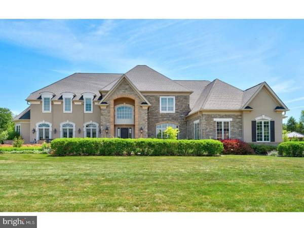 10 BELAMOUR DR, Washington Crossing, PA 18977