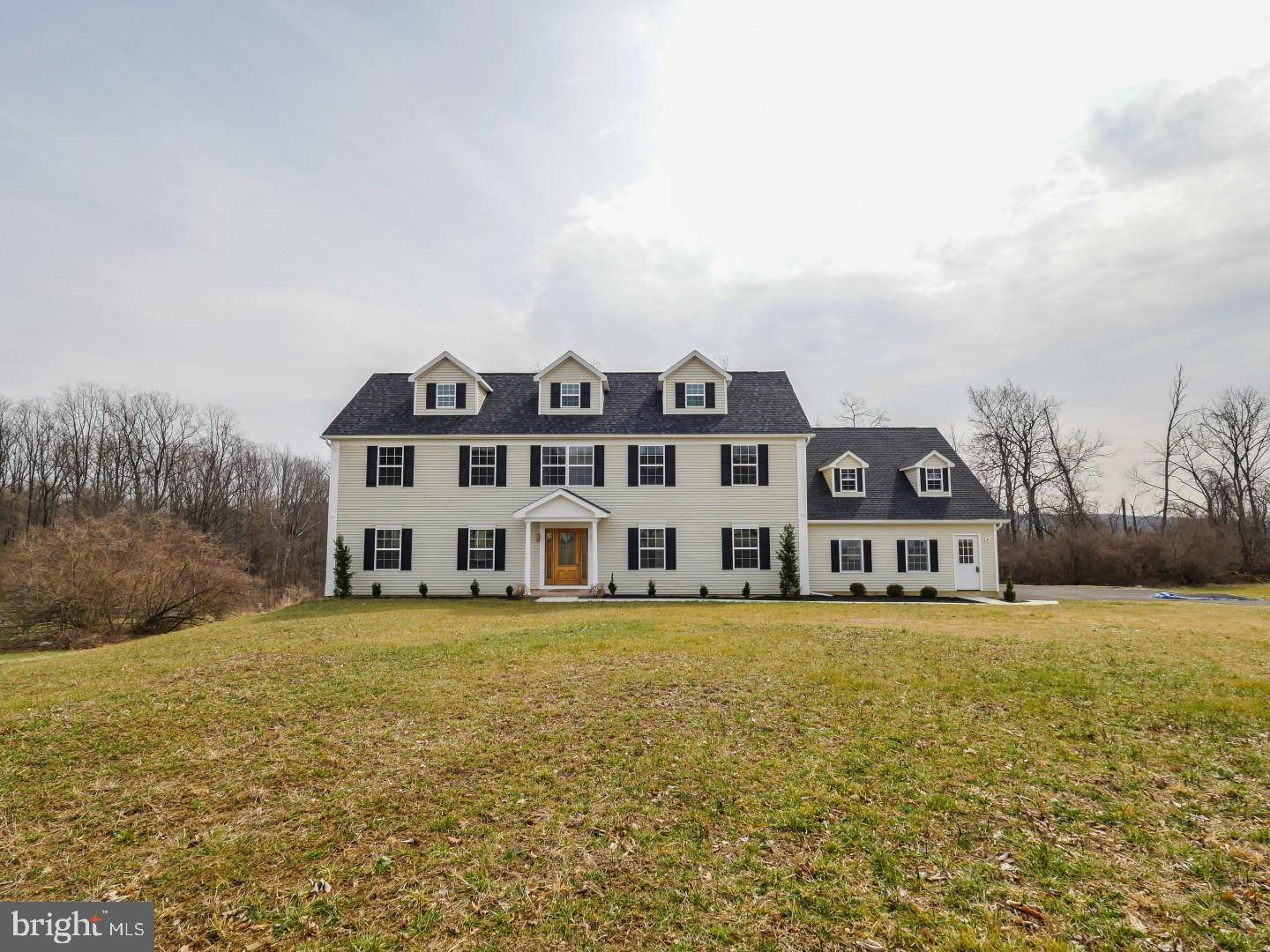 3510 WOODBYNE RD, Hellertown, PA 18055