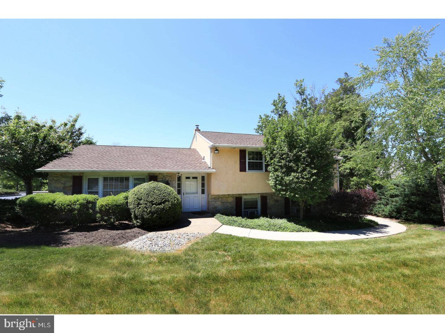 82 BUCK RD #1, Northampton, PA 18966