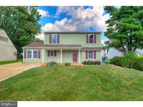 12 GRAPEVINE RD, Levittown, PA 19057