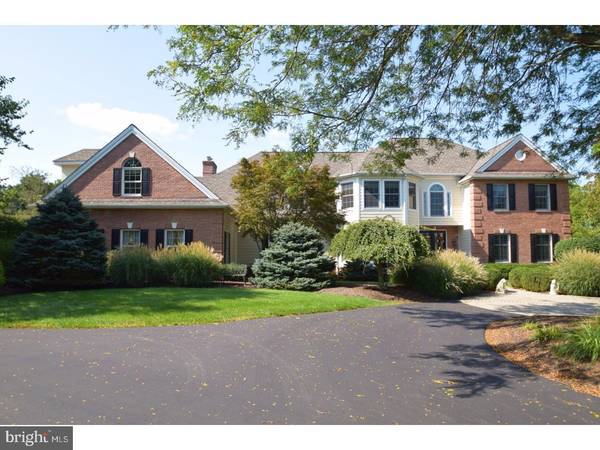 9 GREENBRIAR CIR, Newtown, PA 18940