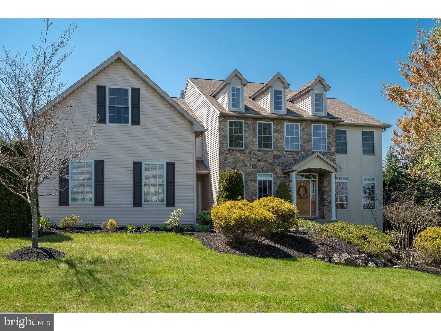 1302 STONE RIDGE RD, Sinking Spring, PA 19608