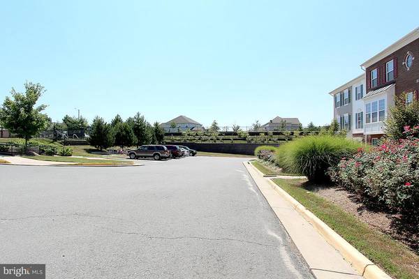 Triangle, VA 22172,5035 POTOMAC HIGHLANDS CIR #94