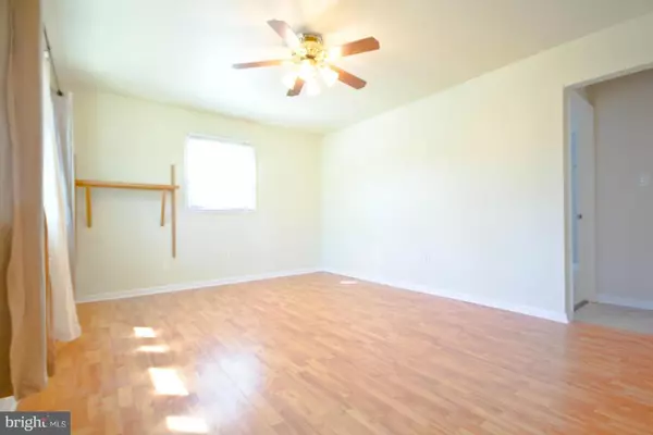 Manassas Park, VA 20111,105 DRAKE CT