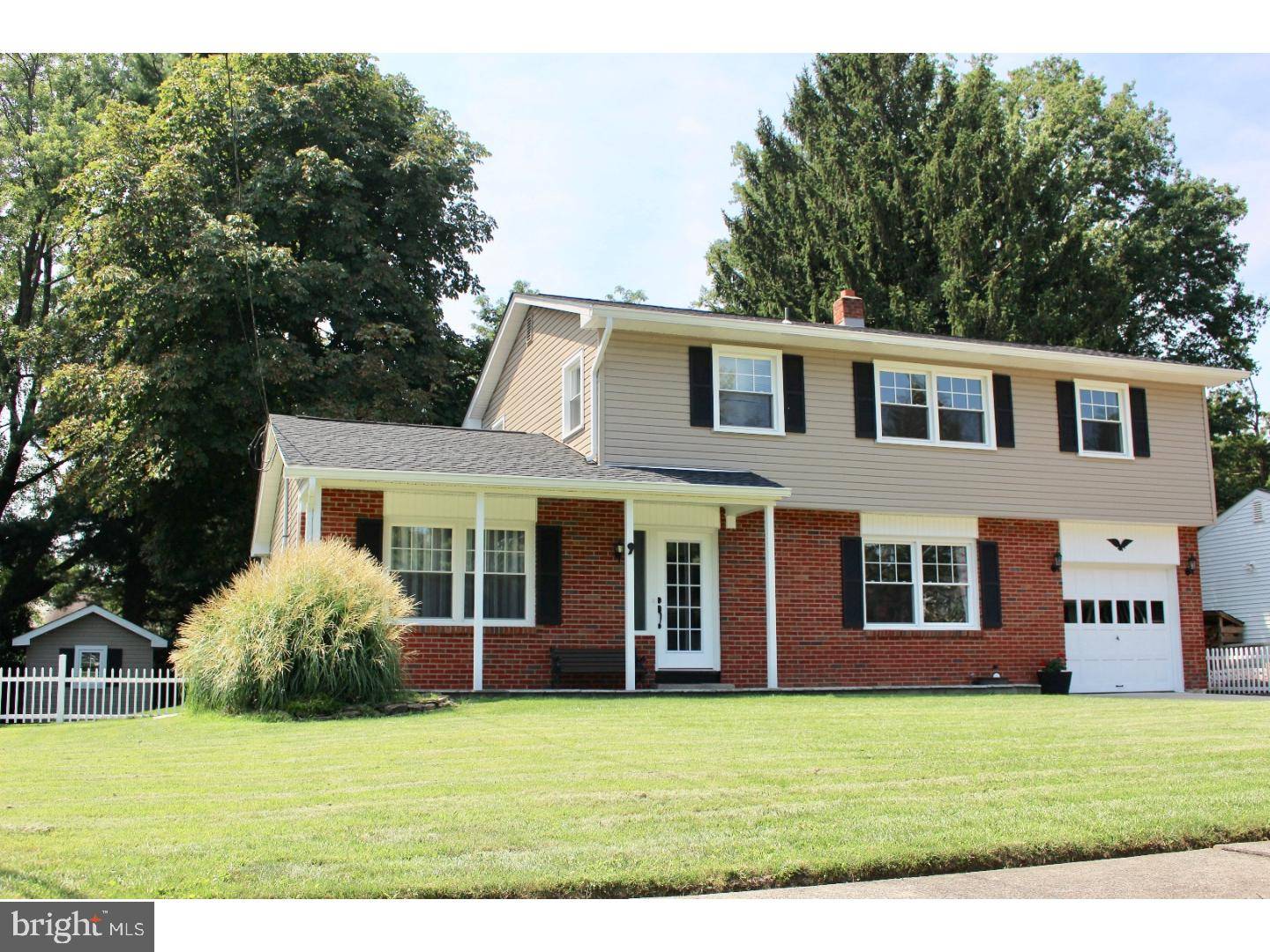 9 LANGMOORE DR, Ewing Twp, NJ 08638