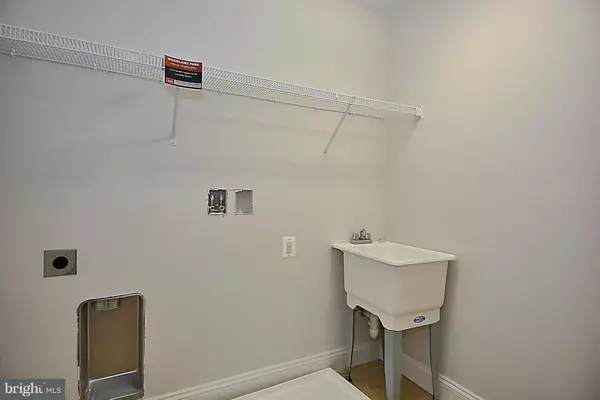 Triangle, VA 22172,18259 WOODLAND DR