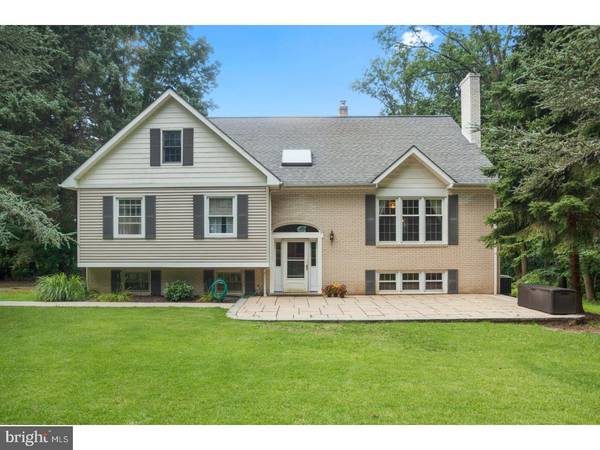 2207 OAK TER, Lansdale, PA 19446