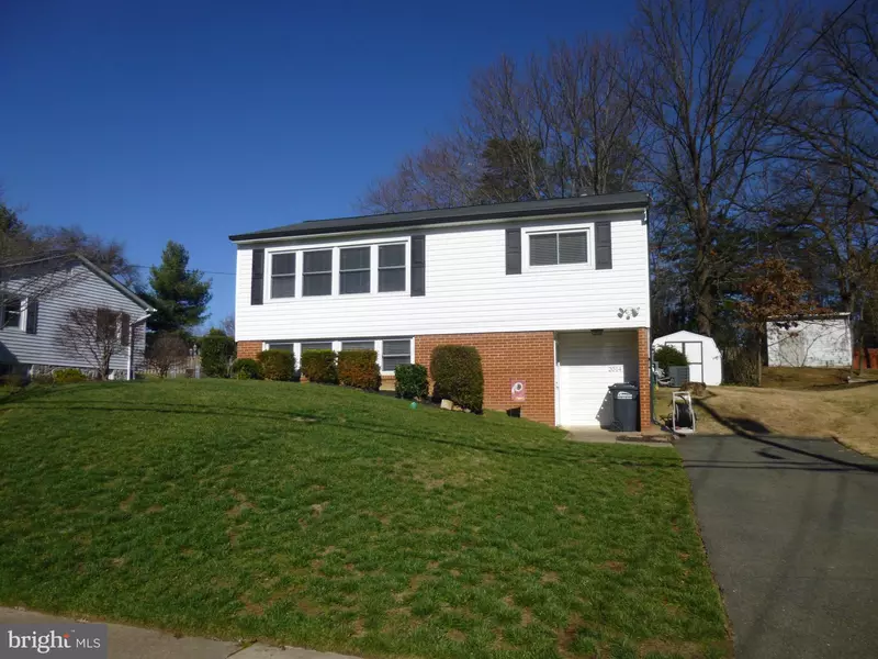 2014 YORK DR, Woodbridge, VA 22191