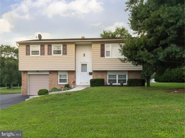 117 MEADOWLAND DR, Red Hill, PA 18076