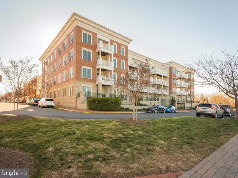 525 BELMONT BAY DR #101, Woodbridge, VA 22191