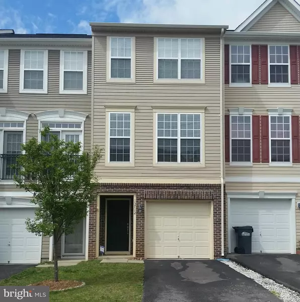 15712 JOHN DISKIN CIR #141, Woodbridge, VA 22191