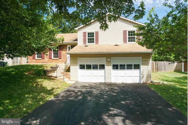 8927 ROLLING RD, Manassas, VA 20110