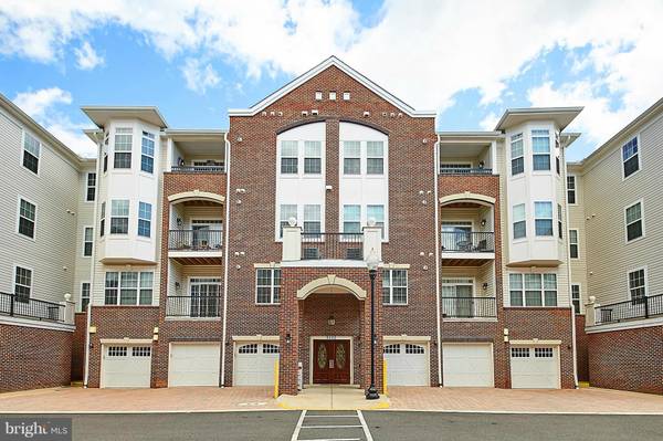 9200 CHARLESTON DR #304, Manassas, VA 20110