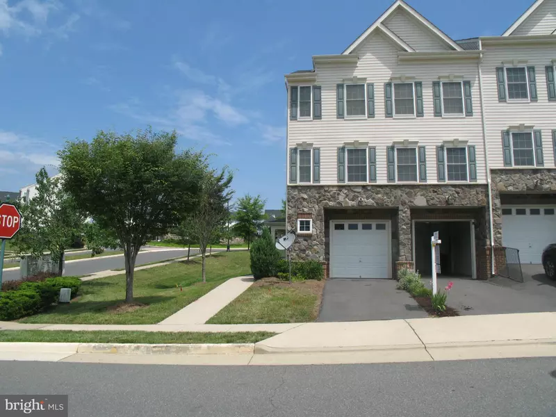 2803 CHINKAPIN OAK LN #218, Woodbridge, VA 22191