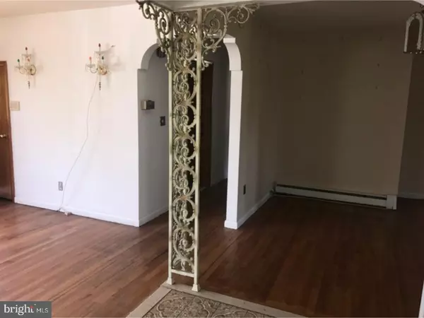 Gibbstown, NJ 08027,104 CARSON AVE