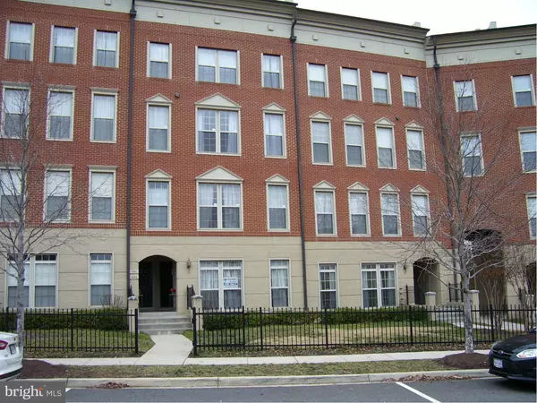 7953 CRESCENT PARK DR #153, Gainesville, VA 20155