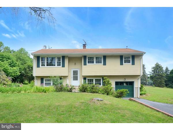 8 LINGERT AVE, Clinton Town, NJ 08809