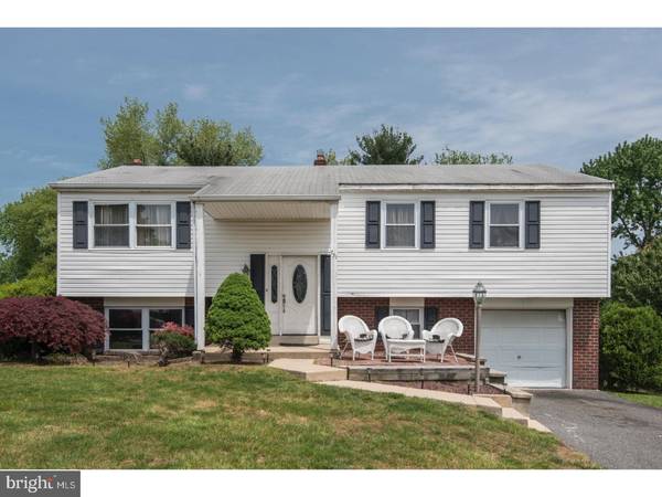 751 BURDETT DR, Aston, PA 19014