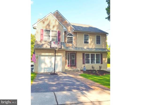 5 WOODLAND AVE, Norwood, PA 19074