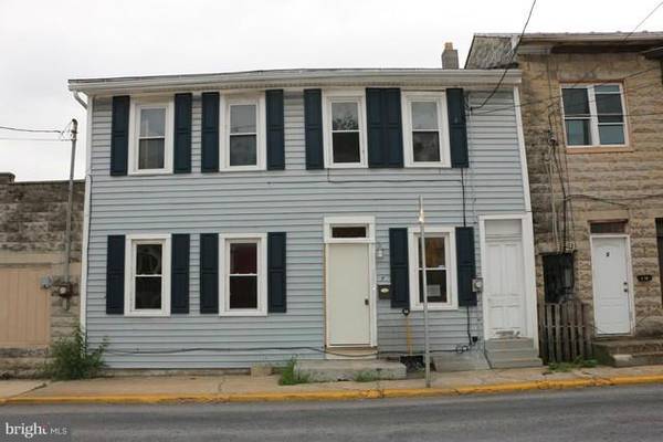 7 HIGH ST N, Newville, PA 17241