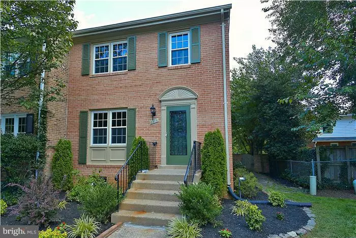 2815 FLAGMAKER DR, Falls Church, VA 22042