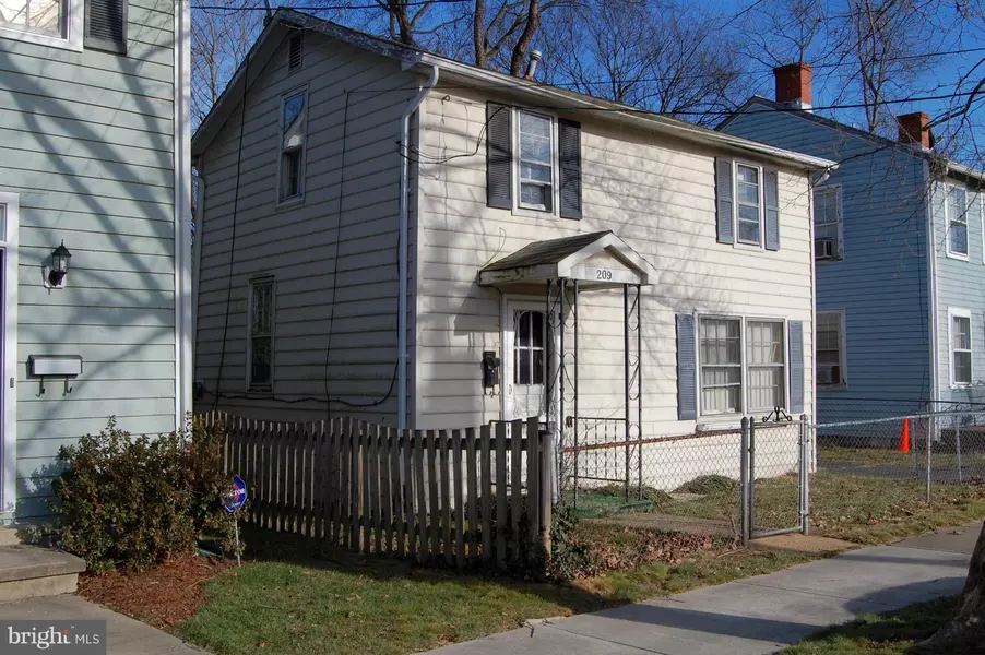 209 PRINCE EDWARD ST, Fredericksburg, VA 22401