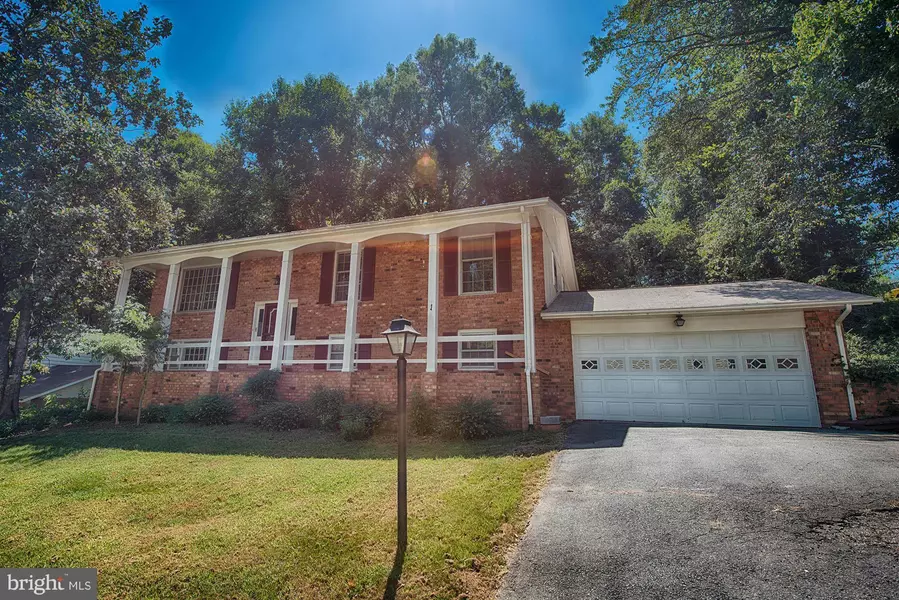 1 PEACE PIPE LN, Fredericksburg, VA 22401