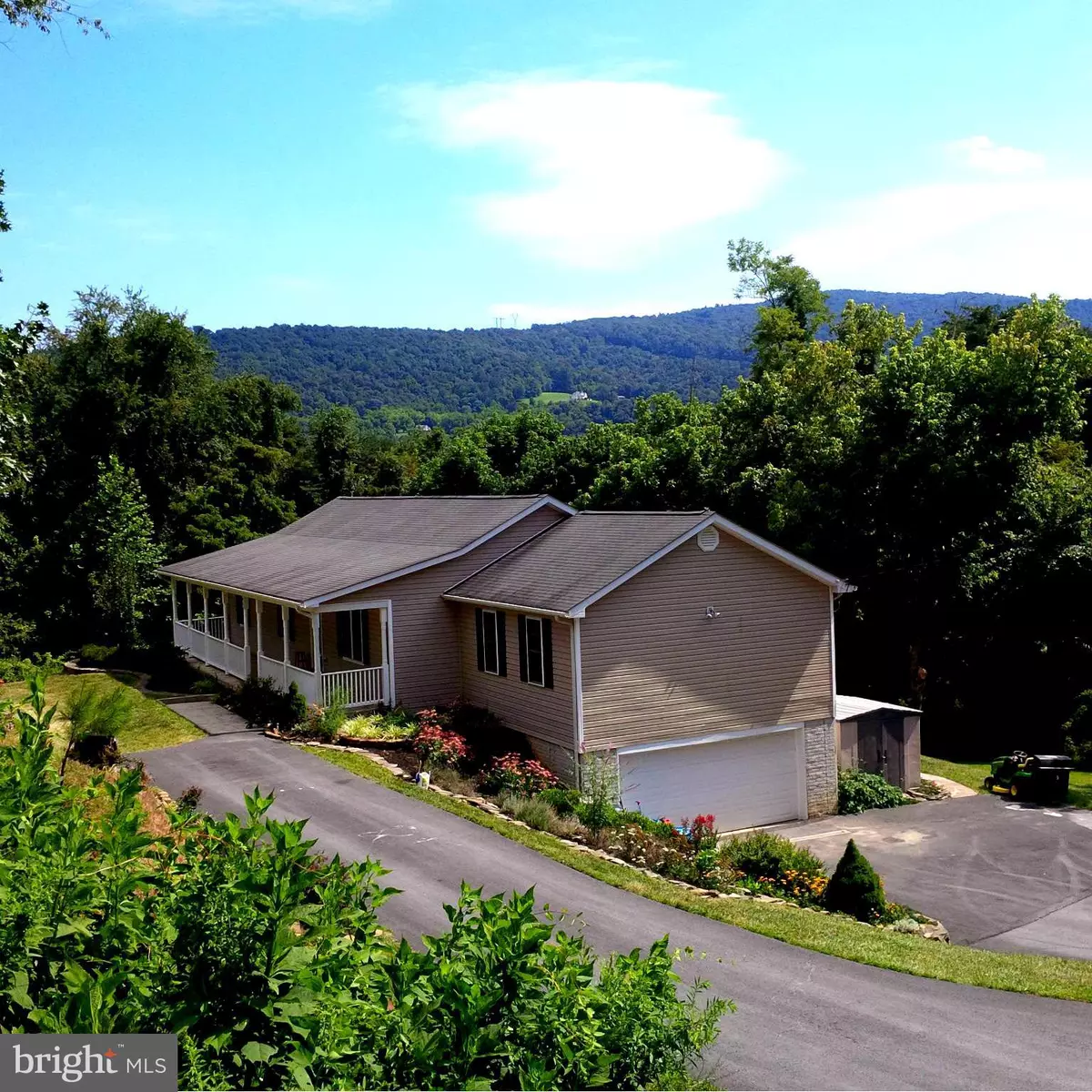 Linden, VA 22642,446 APPLE ORCHARD DR