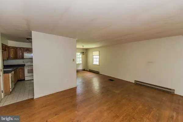 Front Royal, VA 22630,821 SUMMIT POINT DR