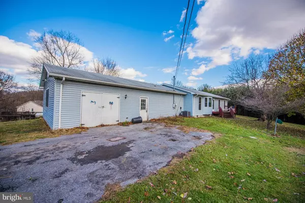 Front Royal, VA 22630,587 BLUE MOUNTAIN RD